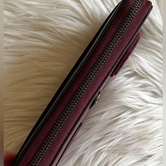 💰SOLD - CG176 - Coach Accordion Zip Wallet with Varsity Patches - Picture 4 of 11